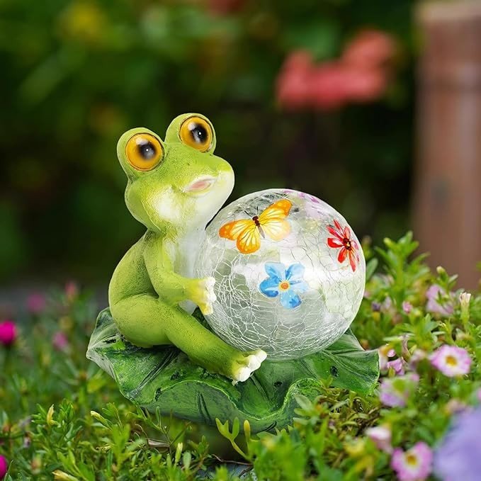 VZVXCC Frogs Garden Outdoor Decor Statue-Garden Frog Outdoor Decor with Solar LED Crackle Ball,Waterproof Resin Cute Animal Sculpture Lights, Ideal Ornament for Yard Lawn Patio
